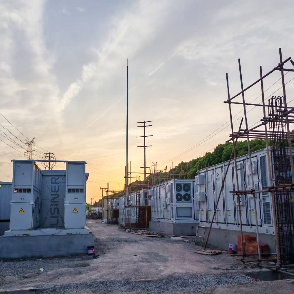 江苏句容新建储能项目避雷针安装
